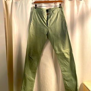 Theory Men’s lightweight slim fit light green pants 30x32